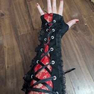 Black and Red Lace-Up Arm Warmer